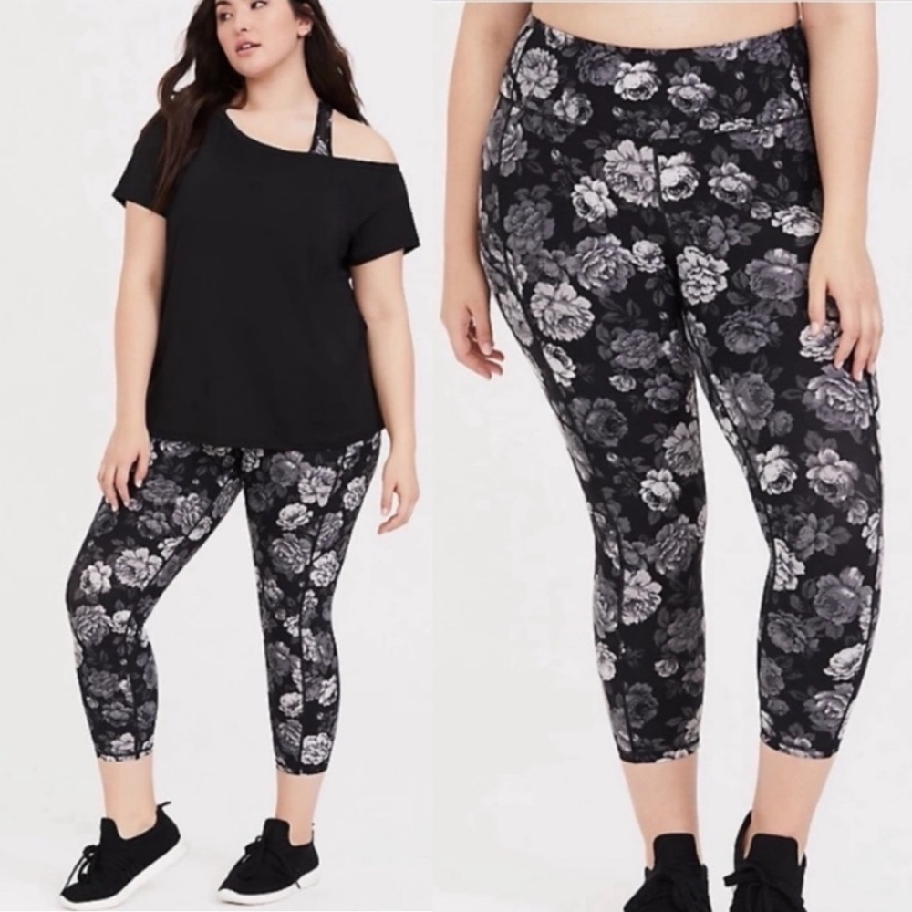 🤍Torrid Grey Floral Crop Active Legging